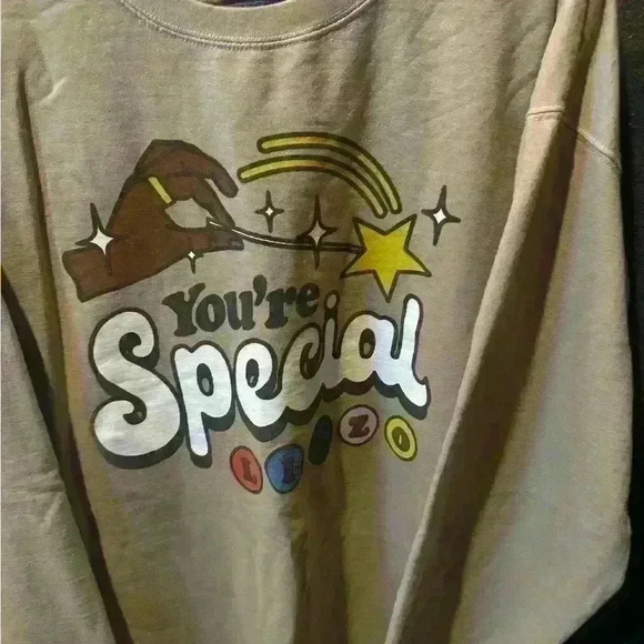 Women’s Lizzo Sasha Be Fluting Homecoming Crewneck Oversized Sweatshirt Size 2XL - Picture 2 of 5